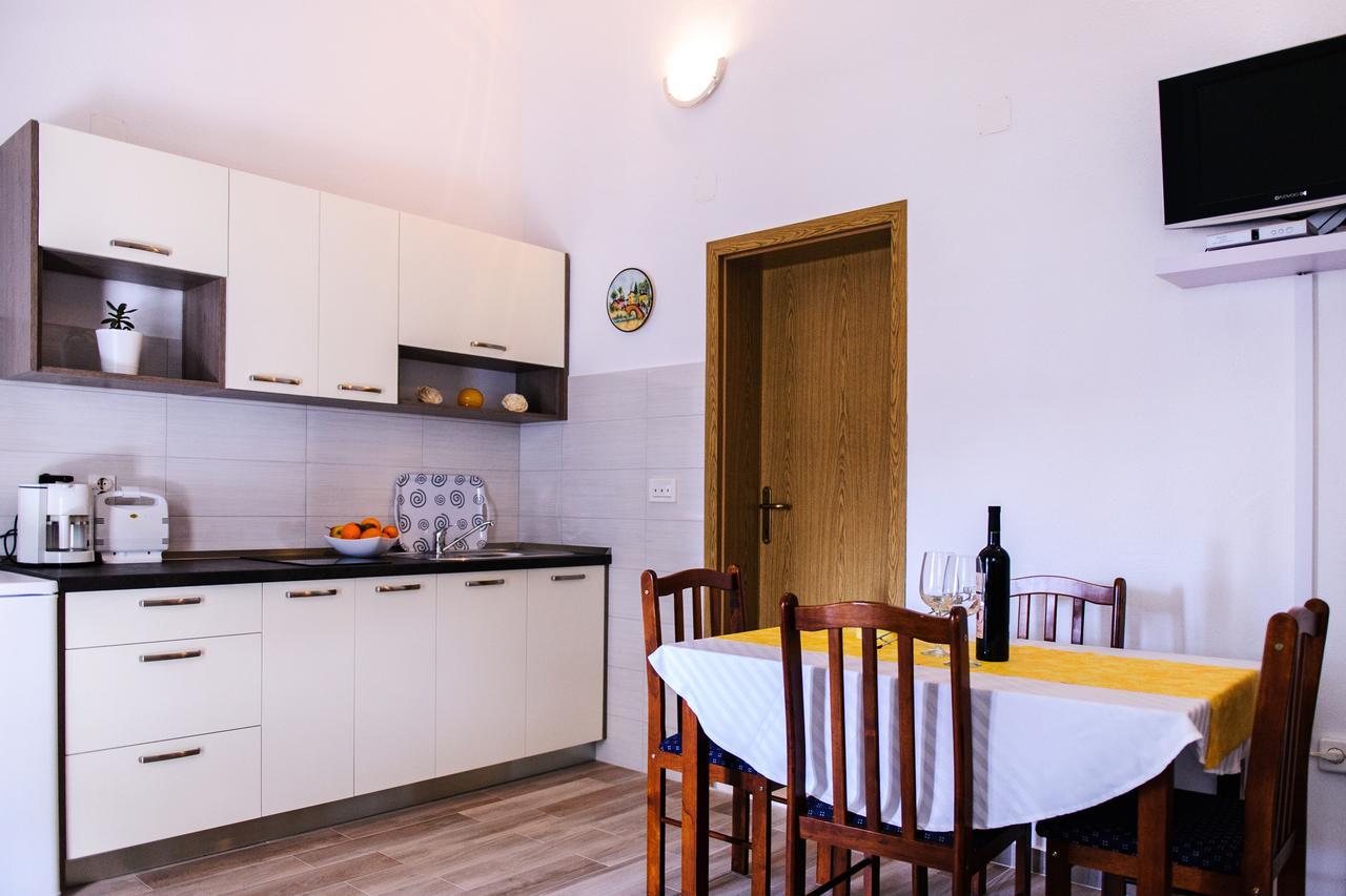 Apartments Mila مارينا المظهر الخارجي الصورة